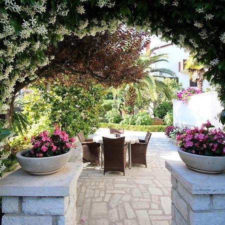Modern Apartment Sabina With Nice Garden Poreč Dış mekan fotoğraf