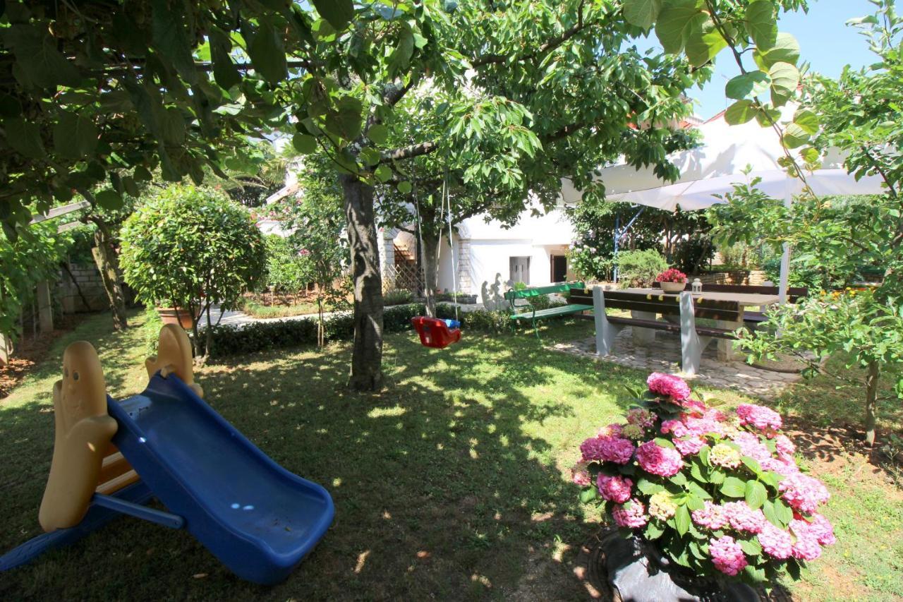 Modern Apartment Sabina With Nice Garden Poreč Dış mekan fotoğraf