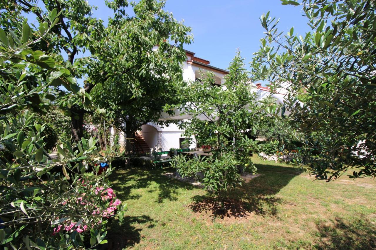 Modern Apartment Sabina With Nice Garden Poreč Dış mekan fotoğraf