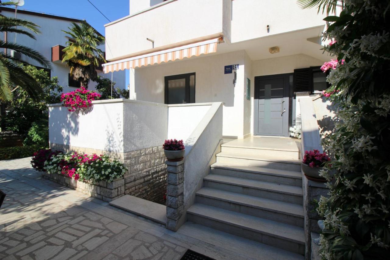Modern Apartment Sabina With Nice Garden Poreč Dış mekan fotoğraf