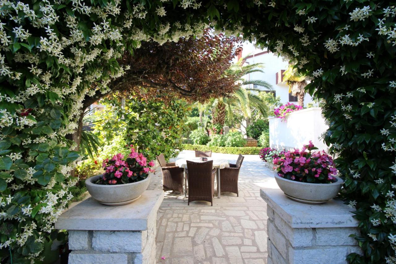 Modern Apartment Sabina With Nice Garden Poreč Dış mekan fotoğraf